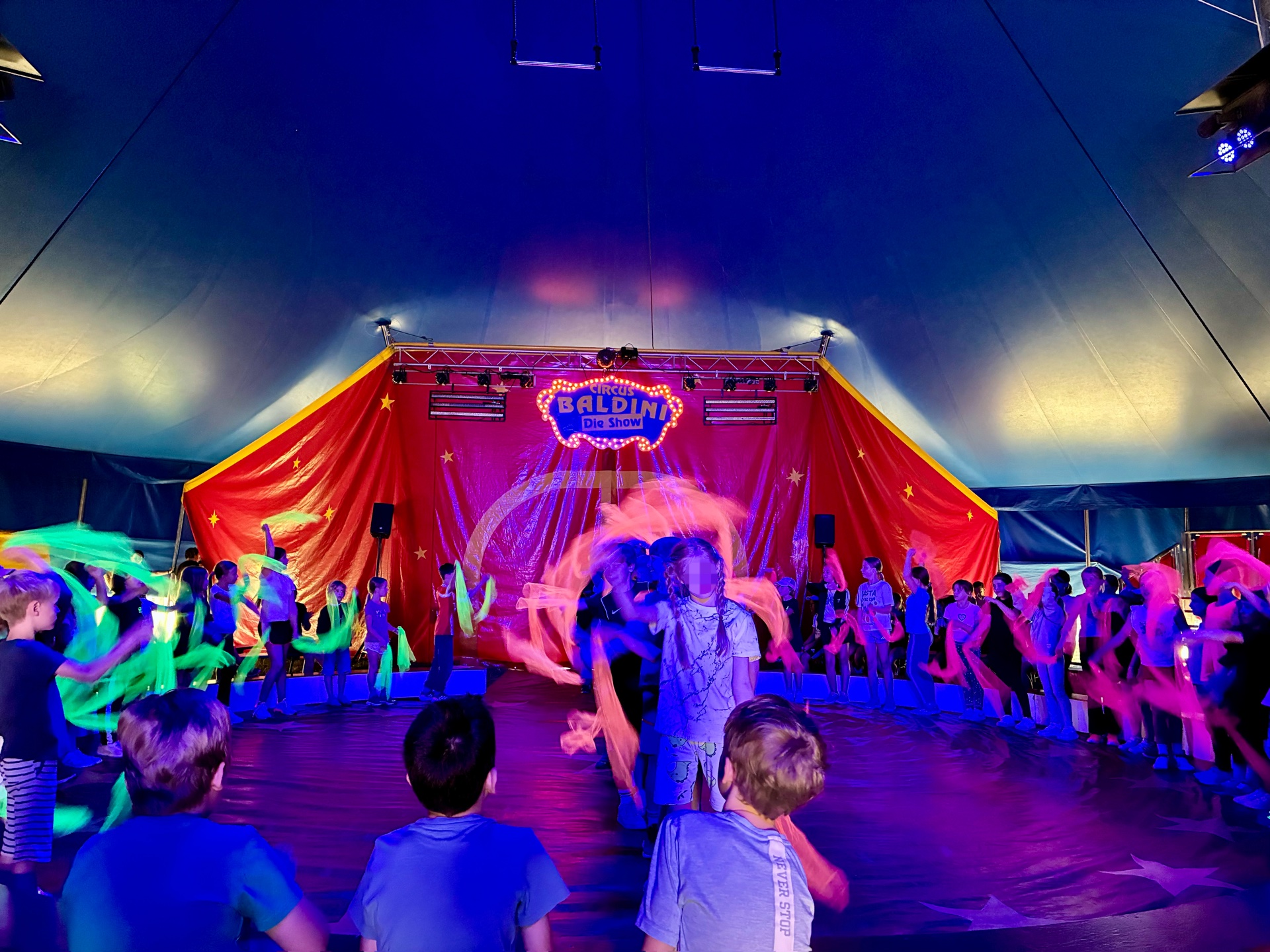 26 07 20 Schwarzlicht Show